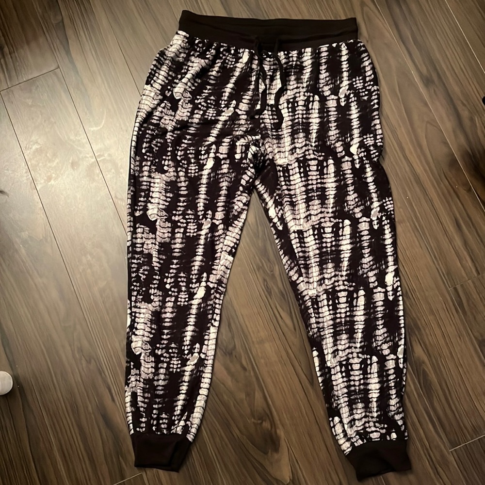 Derek Heart Black and White Tie Dye Sweatpants - Size L